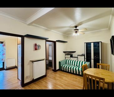 2 Bed Flat, Buntingbridge Road, IG2 - Photo 1