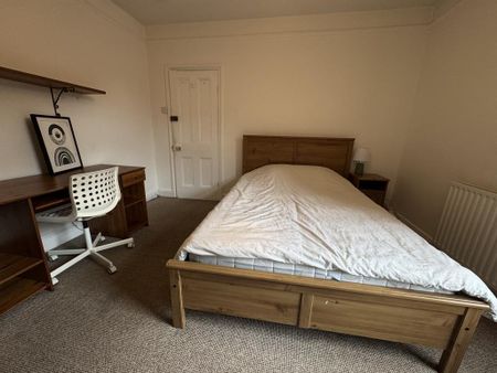 4 bedroom terraced house to rent - Photo 4