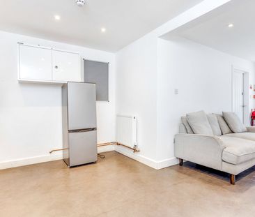 1 bedroom apartment to rent Colman Way, Redhill, Surrey, RH1 - Photo 4