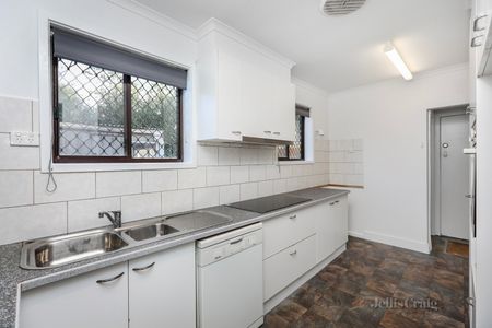 10 Belmar Avenue, Altona - Photo 2