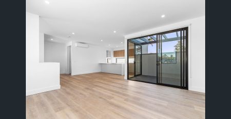 Live Green and Save Money - 6.4 Kilowatt Solar Panels on Roof - Photo 3