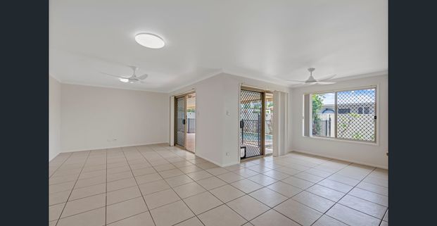 SPACIOUS 4-BEDROOM FAMILY HOME WITH POOL - PRIME LITTLE MOUNTAIN LOCATION - Photo 1