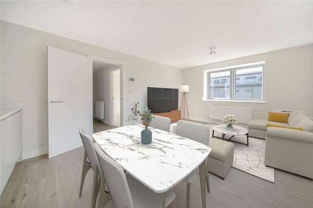 Victoria Road, Farnborough, GU14 - Photo 3