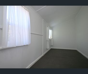 Neat & Freshly Painted 3 bedroom home - Photo 3