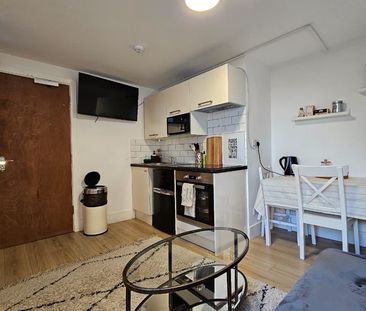 1 Bed Flat, Charleville Mansions, W14 - Photo 2