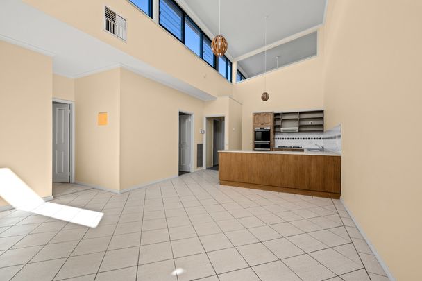 Spacious Apartment With High Ceilings In The Heart Of North Albury - Photo 1