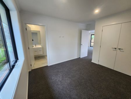 New build family home right in town! - Photo 4