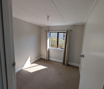 Conveniently Positioned Family Home - Photo 2