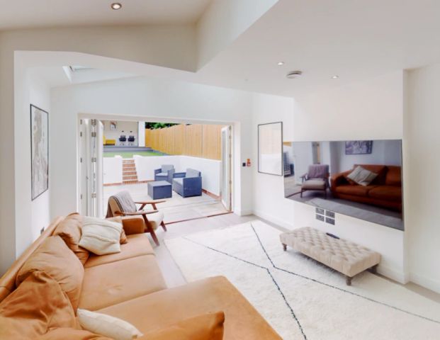 8 Bed, 1 Bath - Photo 1