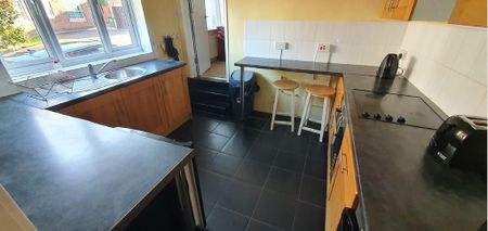 3 bedroom end of terrace house to rent - Photo 5