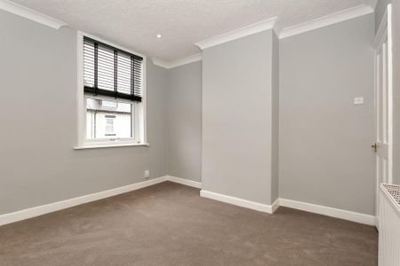 4 bedroom terraced house to rent - Photo 4