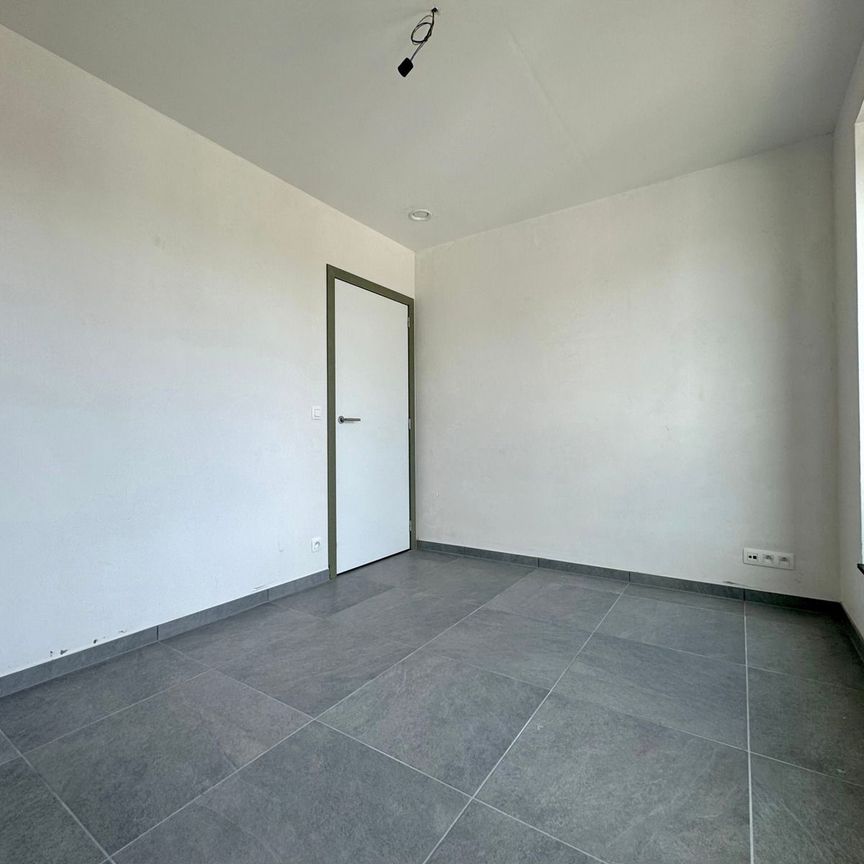 Prachtig nieuwbouw appartement inclusief twee staanplaatsen - Foto 1