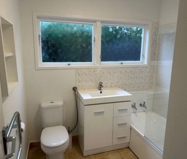 Cosy two bedroom unit in Northcote - Photo 1