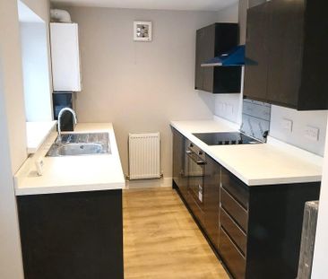 2 bedroom flat to rent - Photo 2