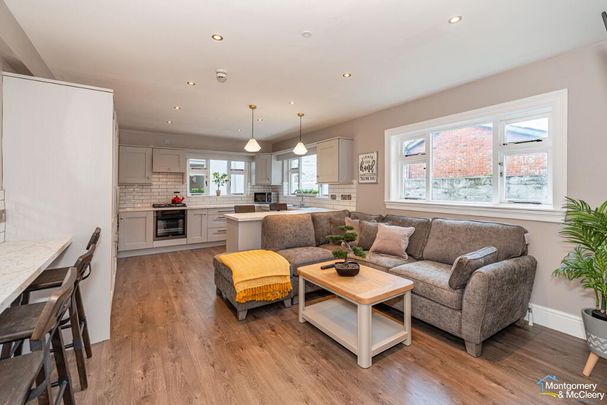 Room To Let - BILLS Included In The Rent, 20 Clarendon Street, Cityside, BT48 7ET - Photo 1