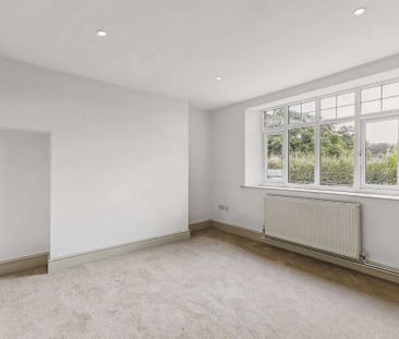 An idyllic three-bedroom fully refurbished cottage located on the B... - Photo 4