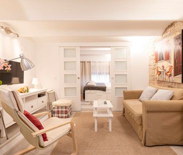 Cosy 1 Bedroom Apartment in Modernist Building - Photo 3