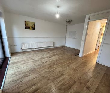 2 Bed Terraced House, Elmgrove Crescent, HA1 - Photo 2