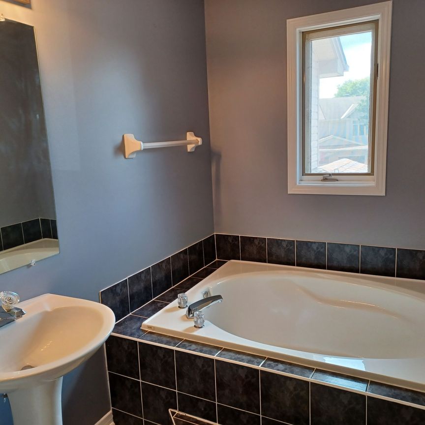 For Lease - 37 Banchory Crescent, Kanata, Ontario - Photo 1