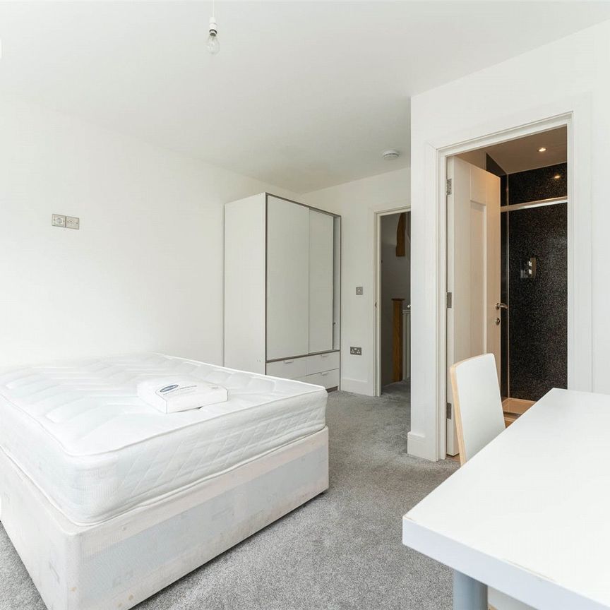 4 bedroom terraced house to rent - Photo 1