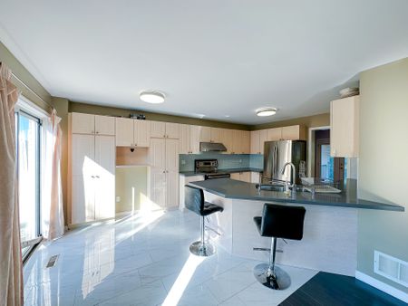 For Lease - 216 Equator Crescent, Vaughan, Ontario - Photo 5