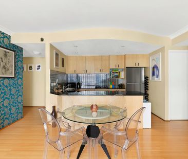 Chic Urban Two-Bedroom Apartment - Photo 3