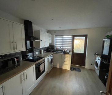 2 bedroom terraced house to rent - Photo 4