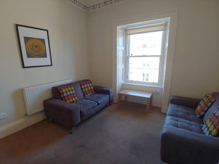 3 bedroom flat to rent - Photo 4