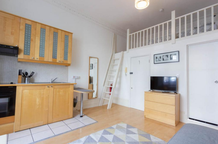 A charming, split-level double studio apartment in Pimlico, London SW1V - Photo 5