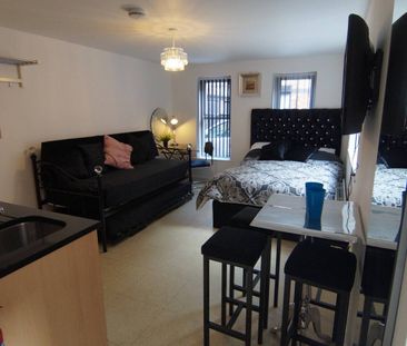 Studio Flat, Vandyke House, L8 - Photo 1