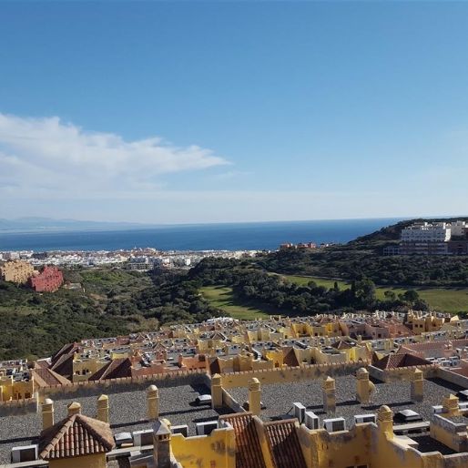 2 Bedroom Apartment For Rent in La Duquesa, Málaga - Photo 1