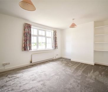 A well presented 3 bedroom semi-detached house situated in popular ... - Photo 3