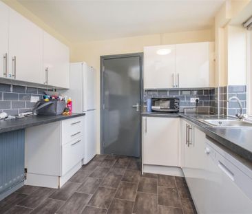 3 bed House To Let - Photo 5