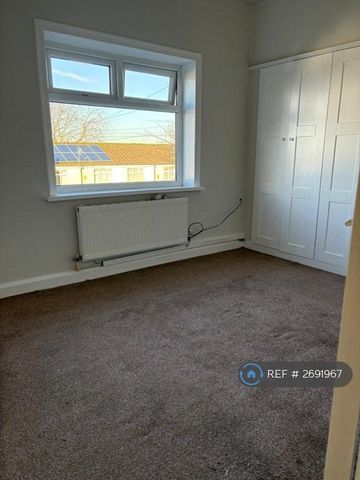 3 bedroom flat to rent - Photo 3