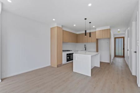 “Generous Modern Home” - Photo 5