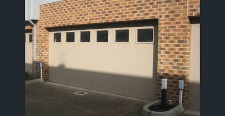 WELL PRESENTED 3 BEDROOM TOWNHOUSE IN MT COOPER BUNDOORA - Photo 3