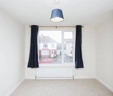 Unfurnished three bedroom semi-detached family house. Available now! - Photo 5