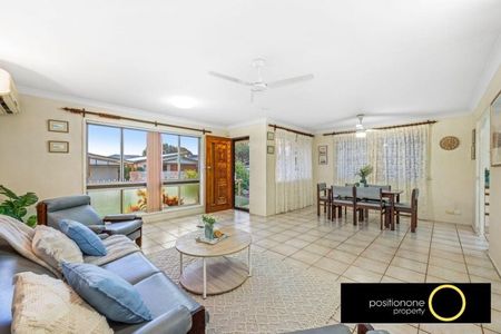 Move in before Christmas! Ideal location! - Photo 2