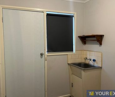Freshly painted 3 bedroom family home - Photo 6