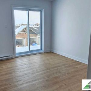 Logement 5 1/2 À LOUER - Photo 2