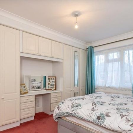 Bedsit, Western Avenue, W3 - Photo 3