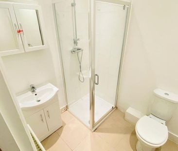 Room in a Shared House, Palmers Road, N11 - Photo 3
