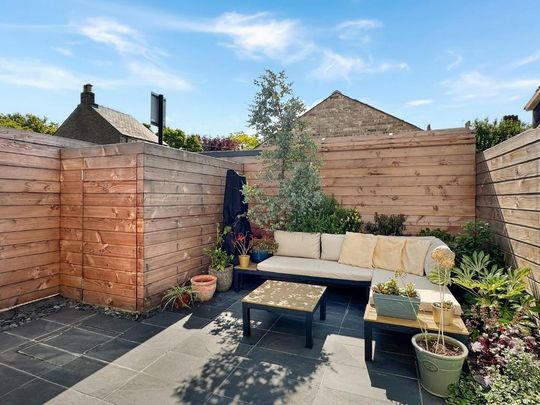 2 bedroom end of terrace house to rent - Photo 1