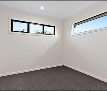 “Modern, Stylish, Sophisticated!” - Photo 5