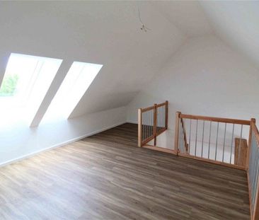 WOW! Helle Galerie-Wohnung im Dachgeschoss - Photo 1