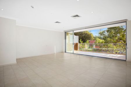 2/4 Market Lane, Manly. - Photo 3