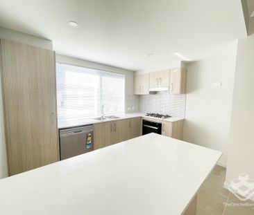 Spacious Modern Townhouse in Nigella Views, Dakabin - Photo 2