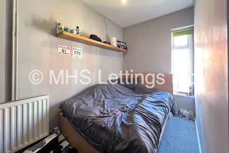 4 Bedroom Mid Terraced House for rent in Royal Park Road - Photo 3
