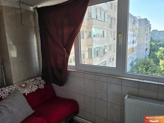 Casa de Cultura apartament cu trei camere mobilat si utilat, centrala pe gaze, termen lung! - Fotografie 1