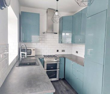 2 bedroom end of terrace house to rent - Photo 4